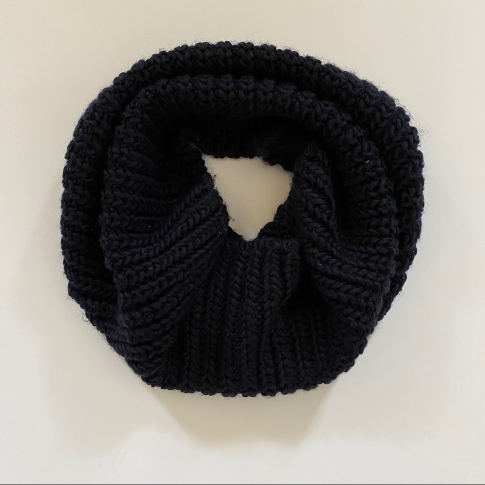 FOREVER 21 Cowl Knit Scarf OS - Navy Blue